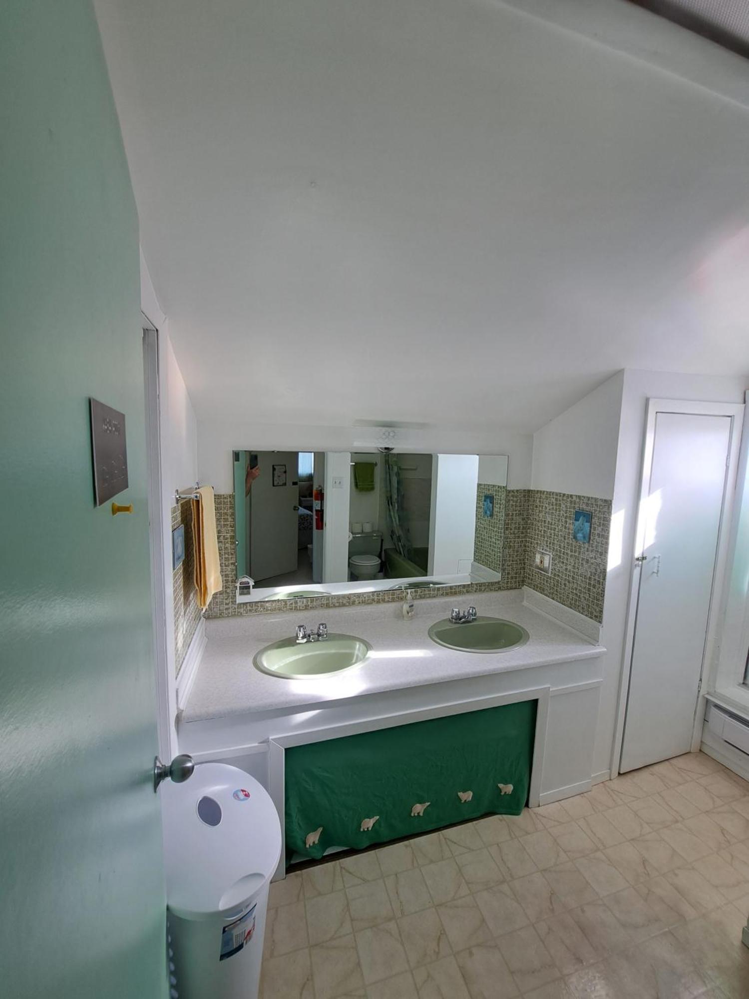 Polar Bear Bed And Breakfast Черчилл Экстерьер фото